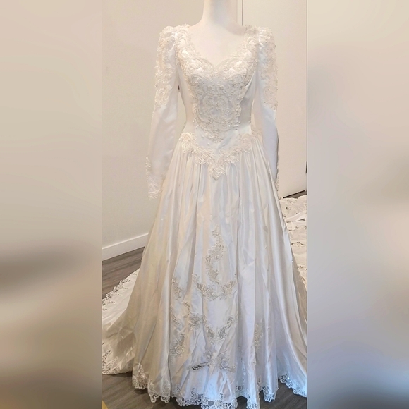 Alfred Angelo Dresses & Skirts - Alfredo Angelo Wedding Dress